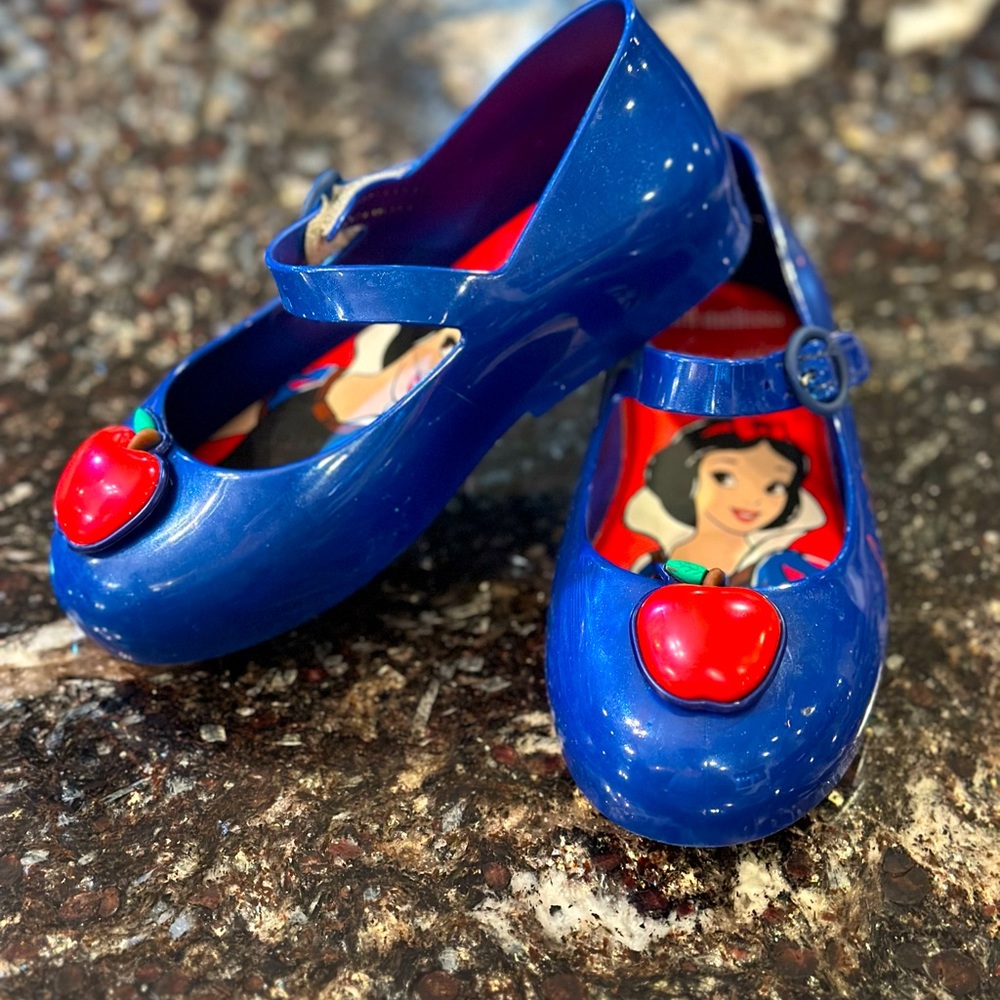 💙Mini Melissa Disney inspired Snow White dress up shoes. 💙